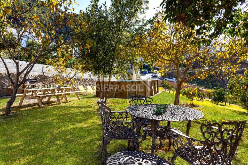 Jardín de casa rural en Alcaucín (Málaga) referencia 4105