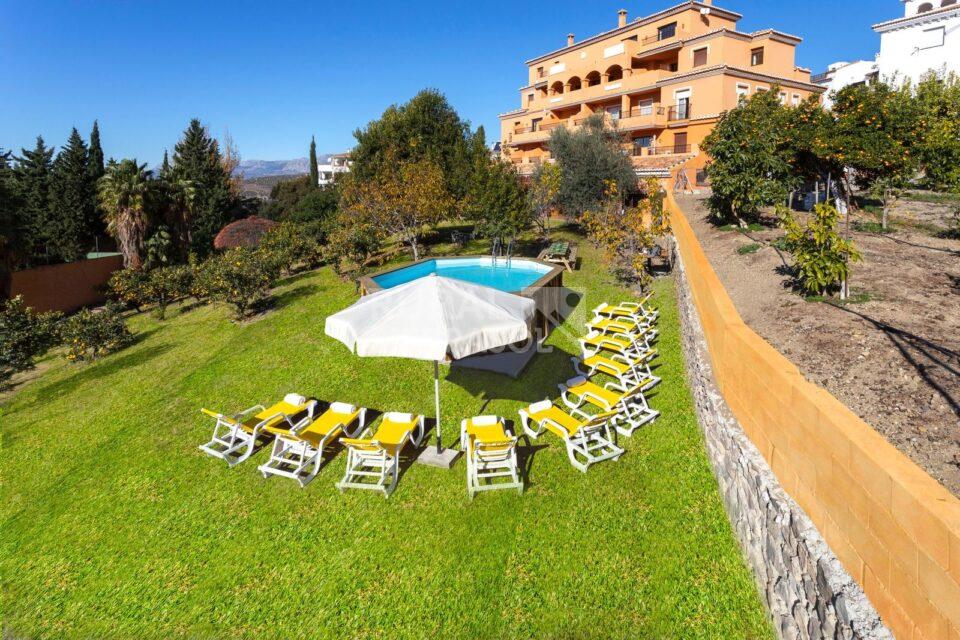 Piscina con perspectiva de casa rural en Alcaucín (Málaga) referencia 4105