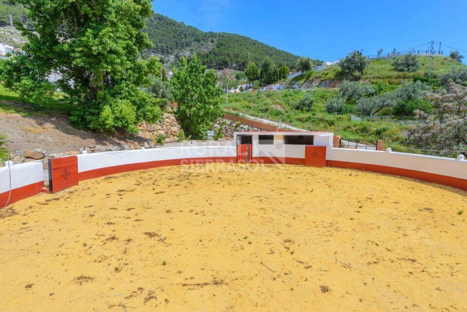 Plaza de toros de casa rural en Alcaucín (Málaga) referencia 4105
