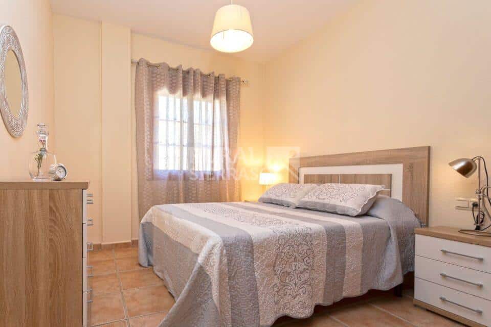 Habitación de matrimonio de casa rural en Alcaucín (Málaga) referencia 4106