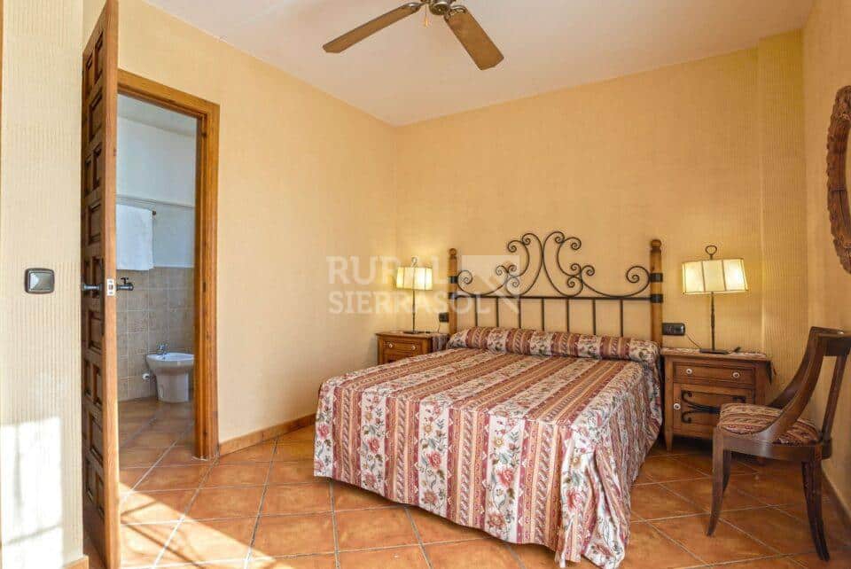 Cama de matrimonio de casa rural en Alcaucín (Málaga) referencia 4105