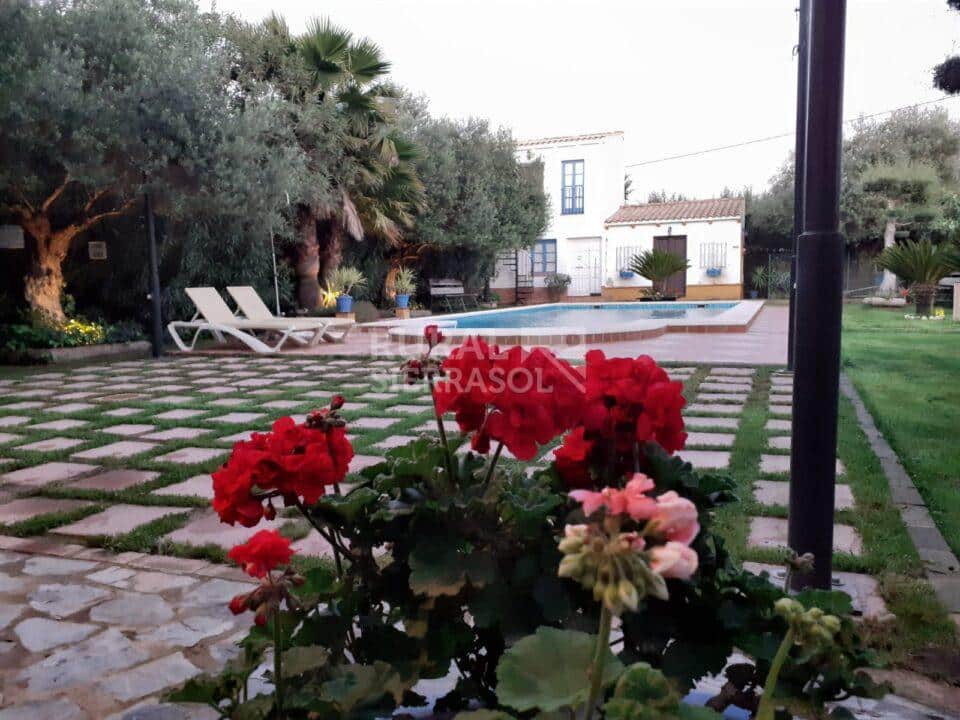 Flores de casa rural en Villamartín (Cádiz) referencia 4092