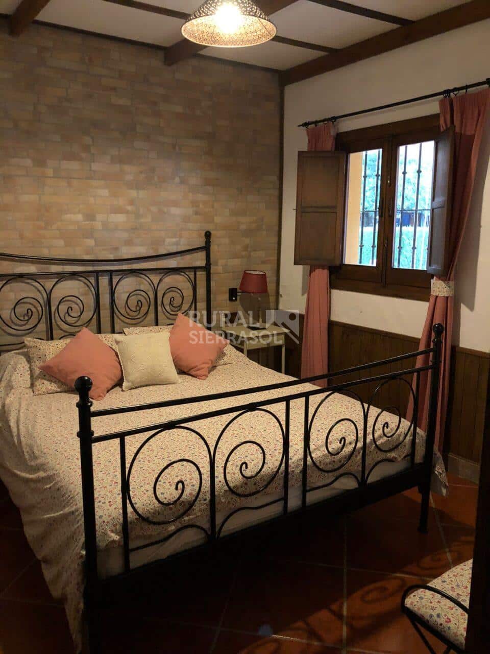 Cama de matrimonio de casa rural en Villamartín (Cádiz) referencia 4092