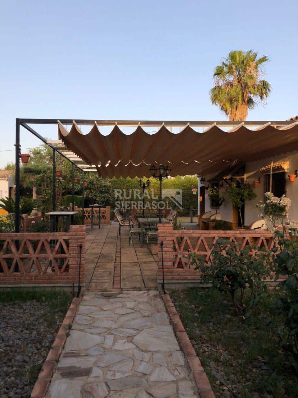 Entrada al porche de casa rural en Villamartín (Cádiz) referencia 4092