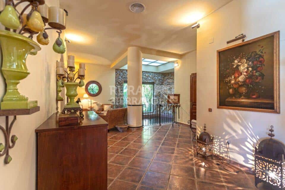 Pasillos de casa rural en Alcaucín (Málaga) referencia 4105