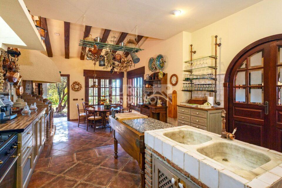 Cocina completa de casa rural en Alcaucín (Málaga) referencia 4105