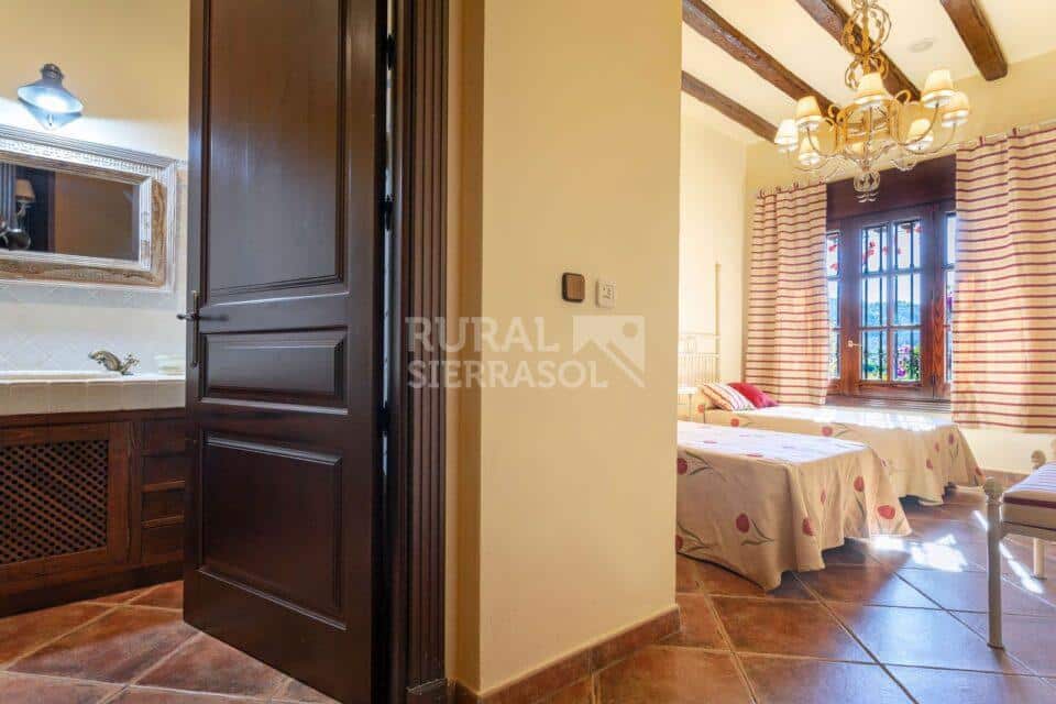 Baño de habitación de casa rural en Alcaucín (Málaga) referencia 4105