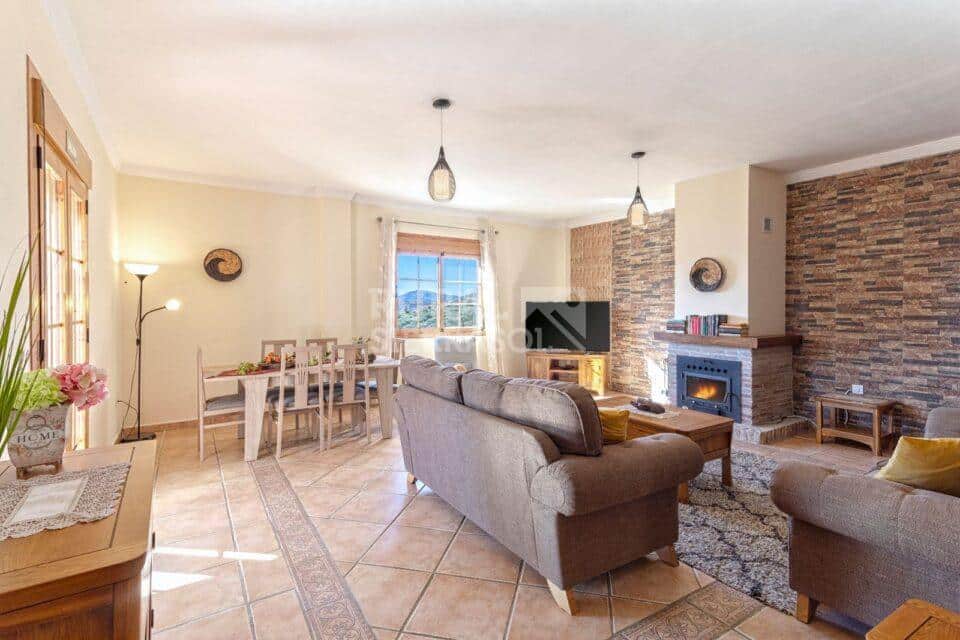 Salón de casa rural en Alcaucín (Málaga) referencia 4106