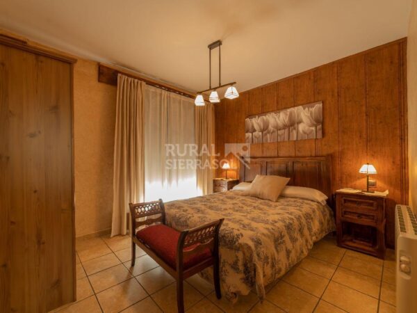 Dormitorio principal de casa rural en Navaluenga (Ávila) referencia 4071