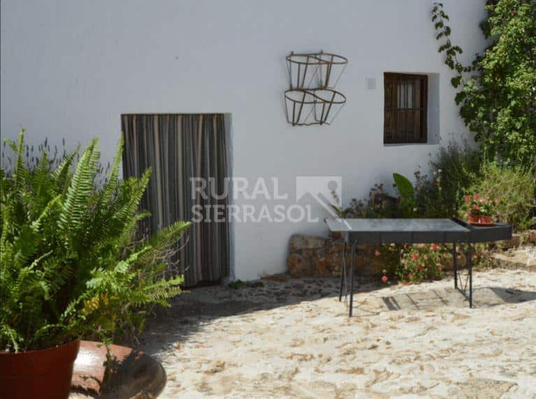 Entrada de casa rural en Algarinejo (Granada) referencia 0120
