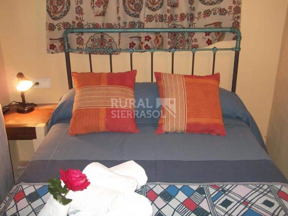 Cama de matrimonio de casa rural en Algarinejo (Granada) referencia 0120
