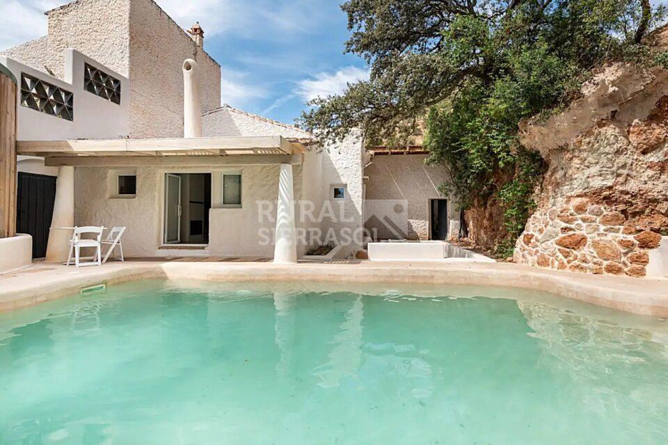 Piscina y portada de casa rural en El Chorro (Álora, Málaga) referencia 4112