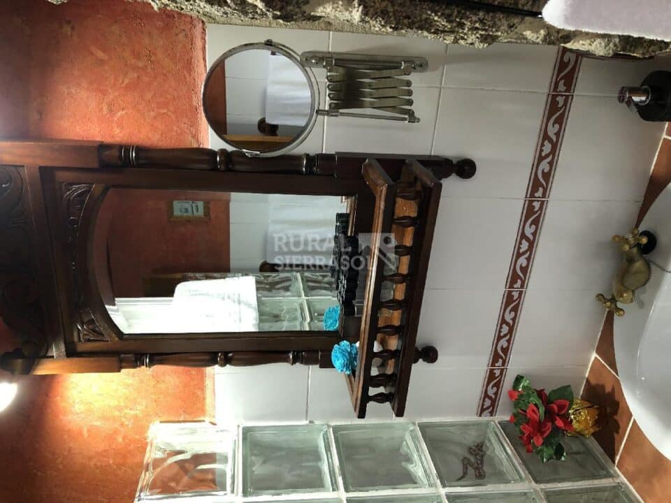 Baño de casa rural en Navaluenga (Ávila) referencia 4073