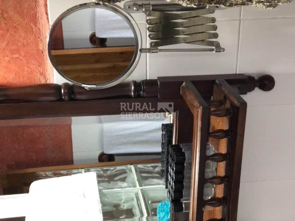 Espejos del baño de casa rural en Navaluenga (Ávila) referencia 4073