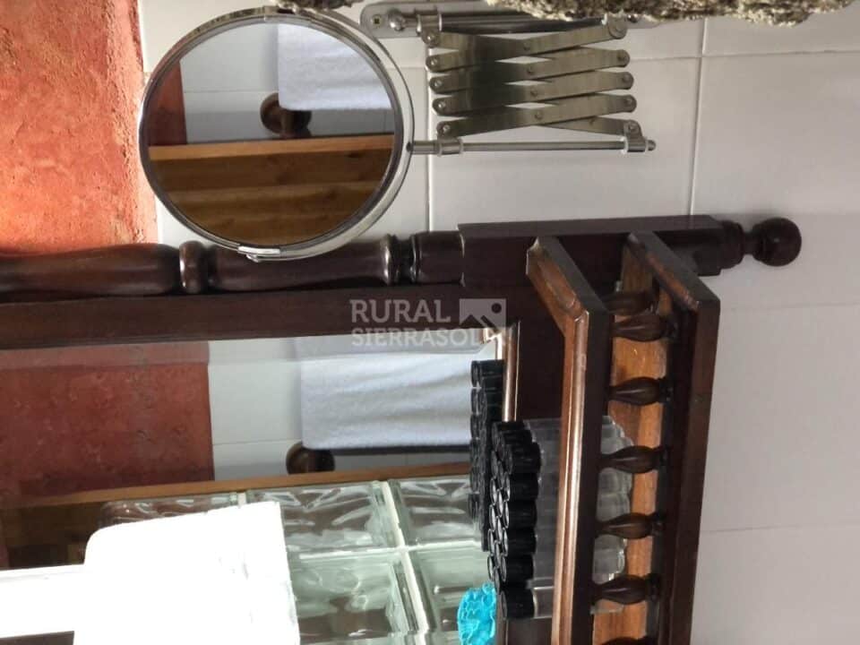 Espejos del baño de casa rural en Navaluenga (Ávila) referencia 4073