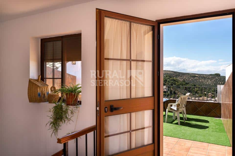 Puerta de acceso a terraza de casa rural en Cazorla (Jaén) referencia 4121