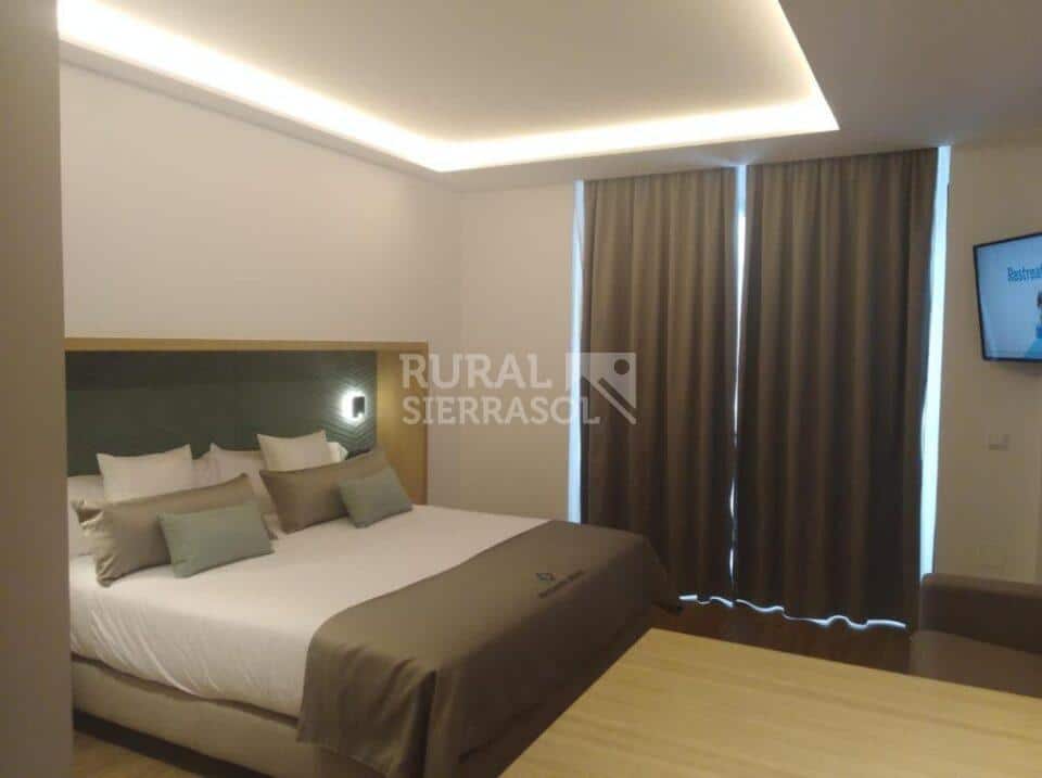 Habitación y cama de casa rural en Ardales (Málaga) referencia 4110