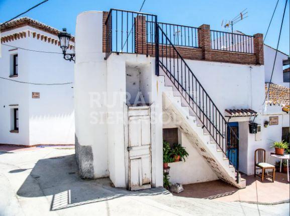 Escalera de casa rural en Triana (Vélez-Málaga, Málaga) referencia 4123