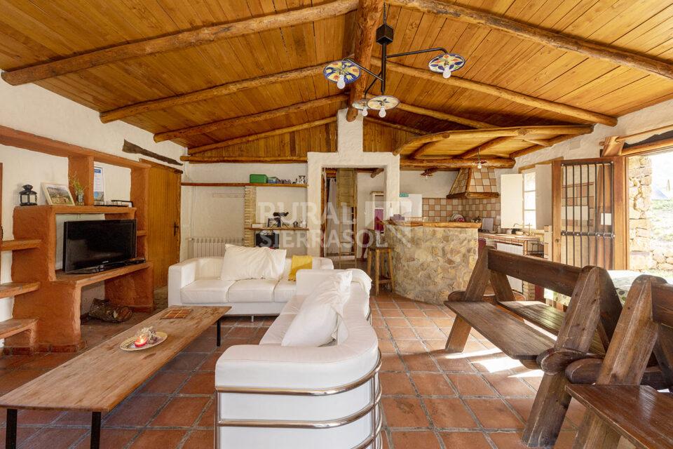 Salón y comedor de casa rural en Ubrique (Cádiz) referencia 0524