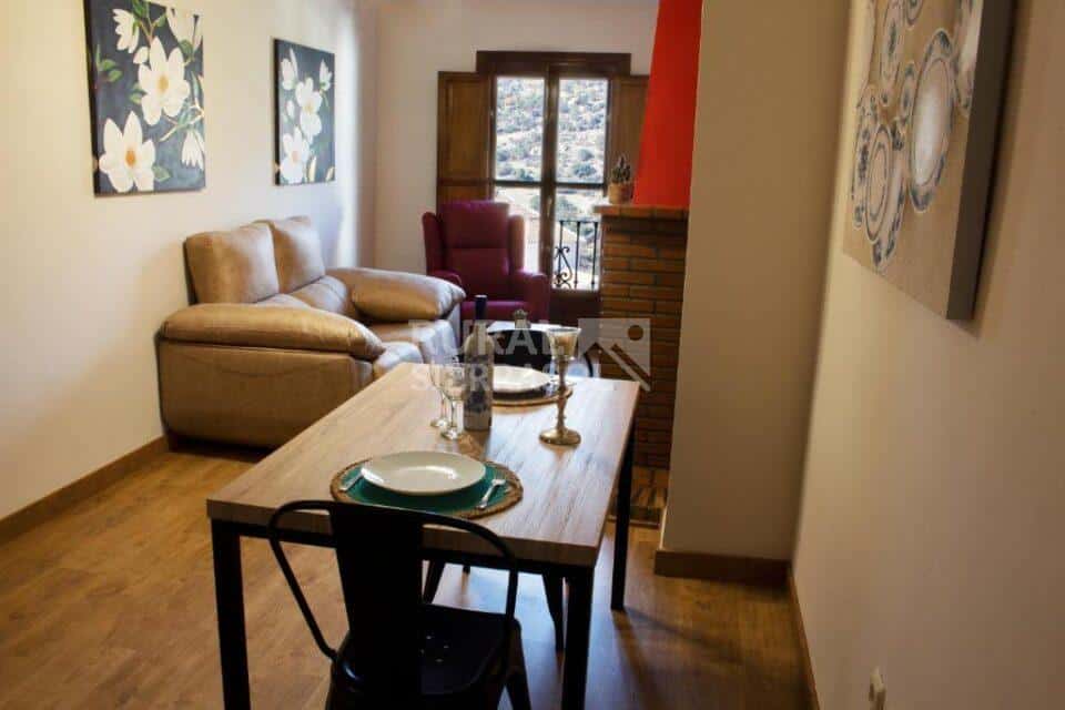 Salón y comedor de casa rural en Bubión (Granada) referencia 4116