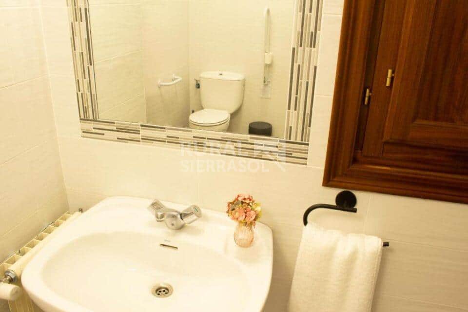 Baño de casa rural en Bubión (Granada) referencia 4116