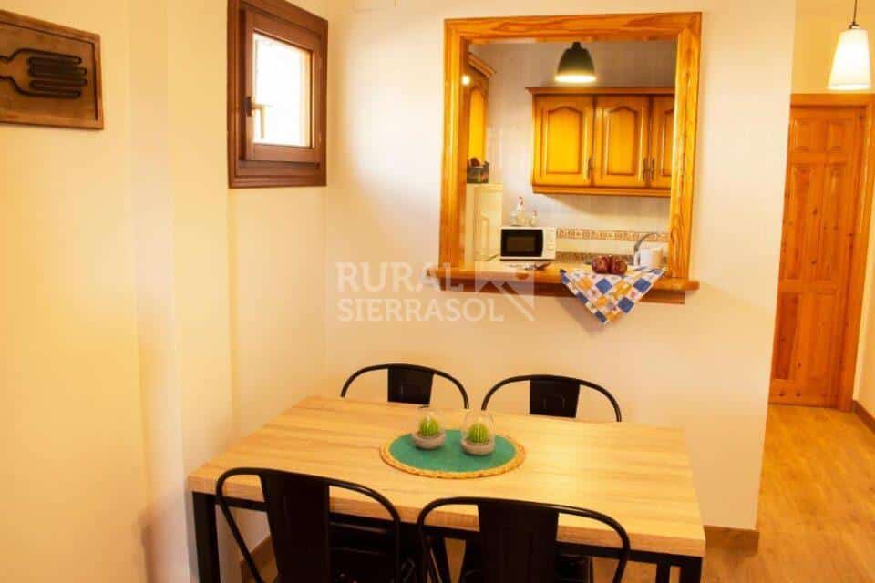 Mesa de casa rural en Bubión (Granada) referencia 4115