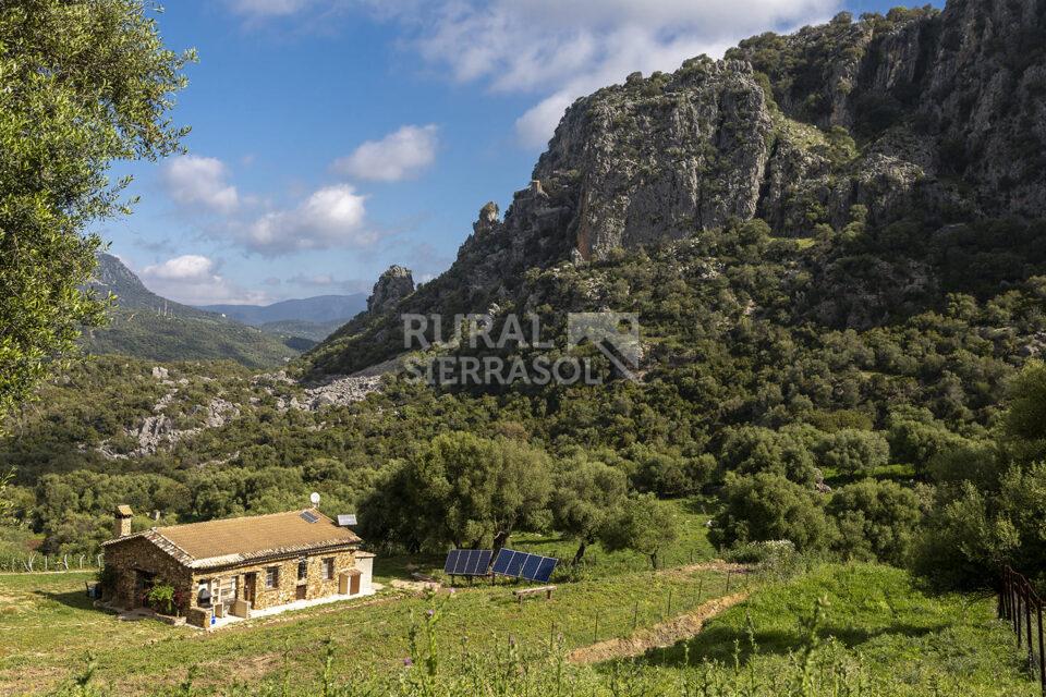 Vista con montañas de casa rural en Ubrique (Cádiz) referencia 0524
