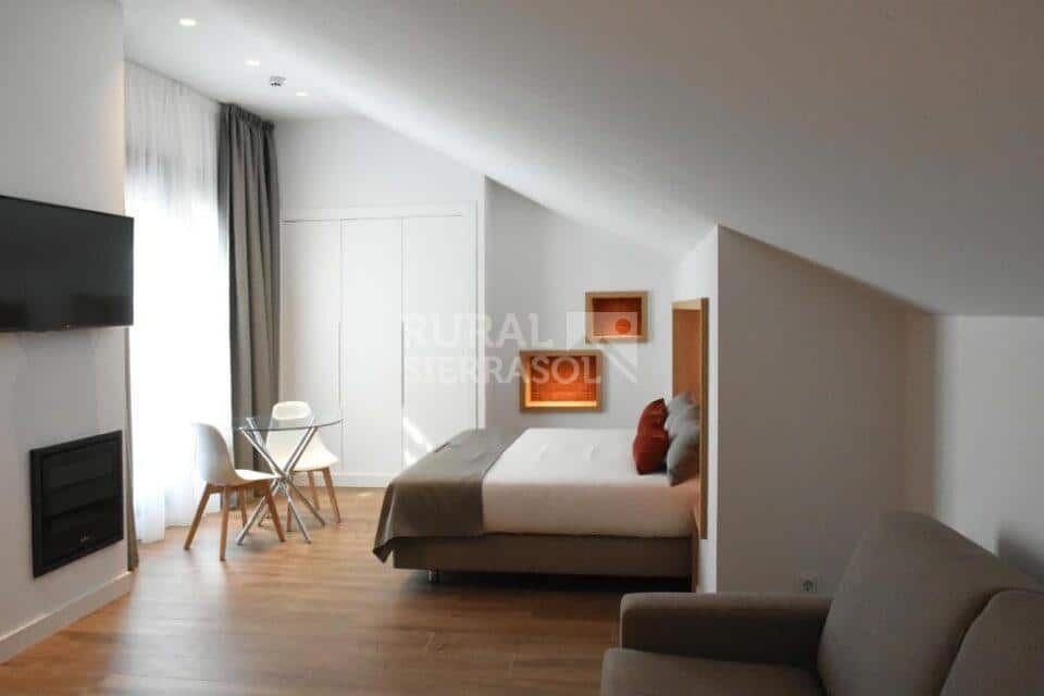 Habitación con su sofá de casa rural en Ardales (Málaga) referencia 4110