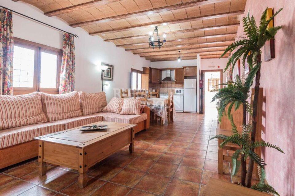 Salón y cocina de casa rural en Taberno (Almería) referencia 0800