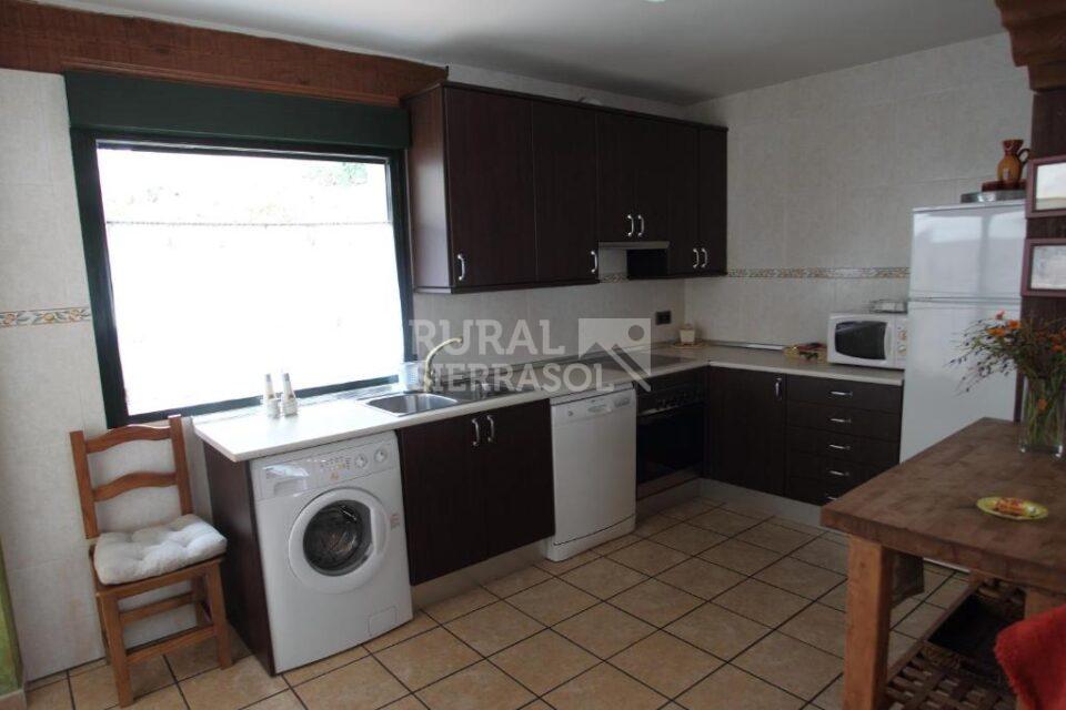 Cocina de casa rural en Navaluenga (Ávila) referencia 4071