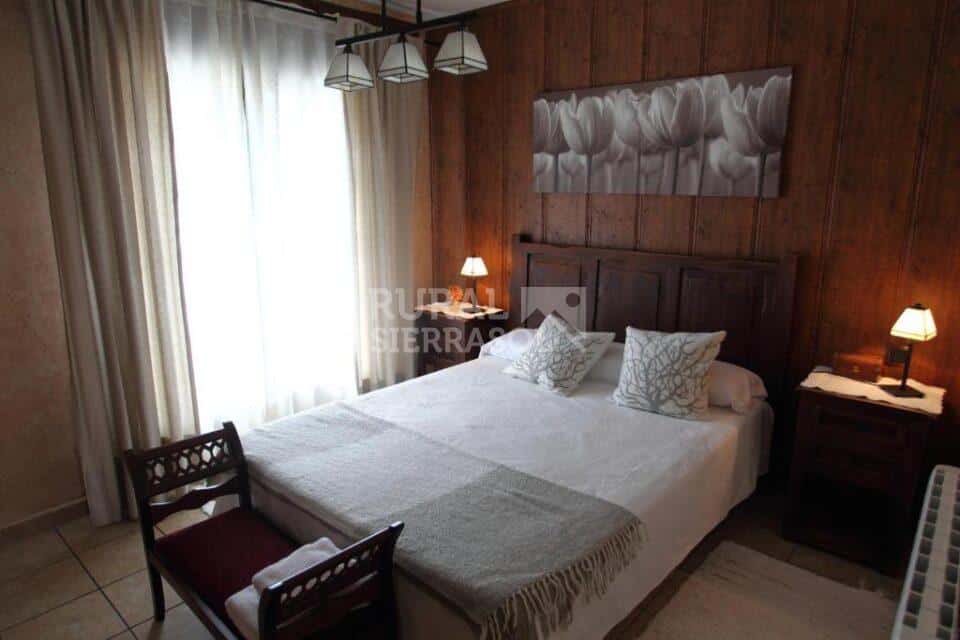 Cama de matrimonio de casa rural en Navaluenga (Ávila) referencia 4071