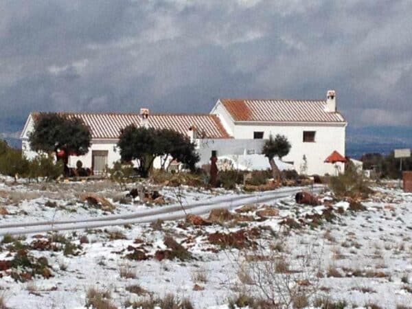 Exterior nevado de casa rural en Freila (Granada) referencia 0223