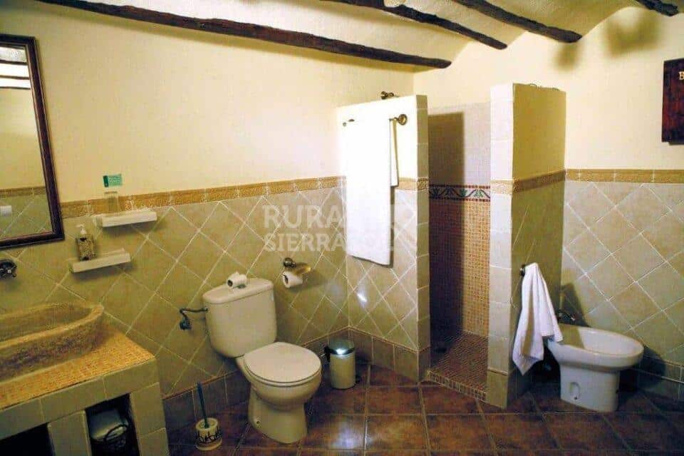 Baño de casa rural en Freila (Granada) referencia 0223