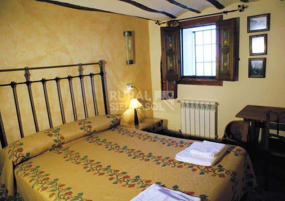 Cama de matrimonio de casa rural en Freila (Granada) referencia 0222