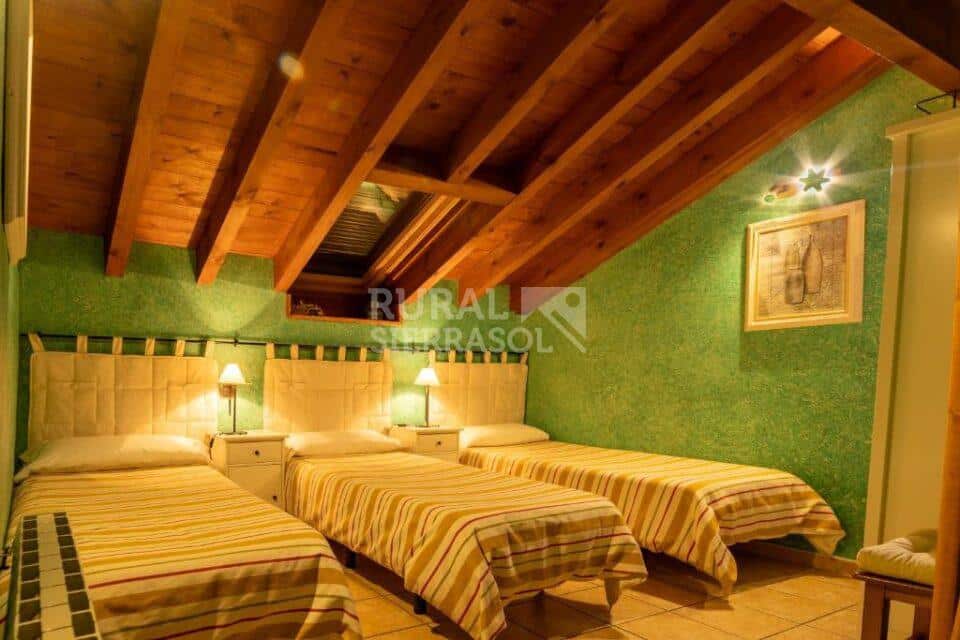 Habitación de noche de casa rural en Navaluenga (Ávila) referencia 4071
