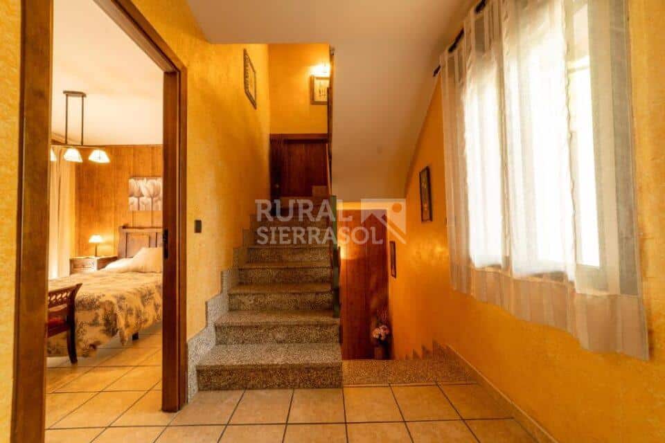 Vista de escalera de casa rural en Navaluenga (Ávila) referencia 4071