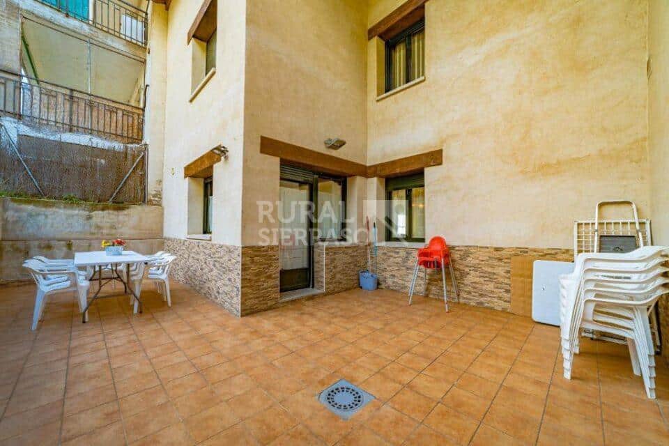 Patio de casa rural en Navaluenga (Ávila) referencia 4071