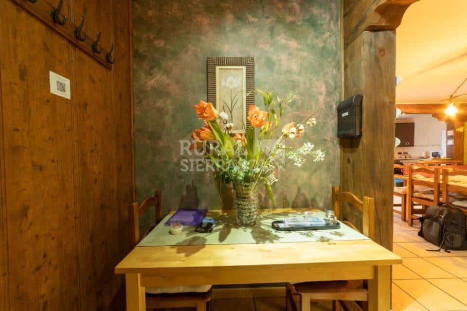 Mesita de casa rural en Navaluenga (Ávila) referencia 4071