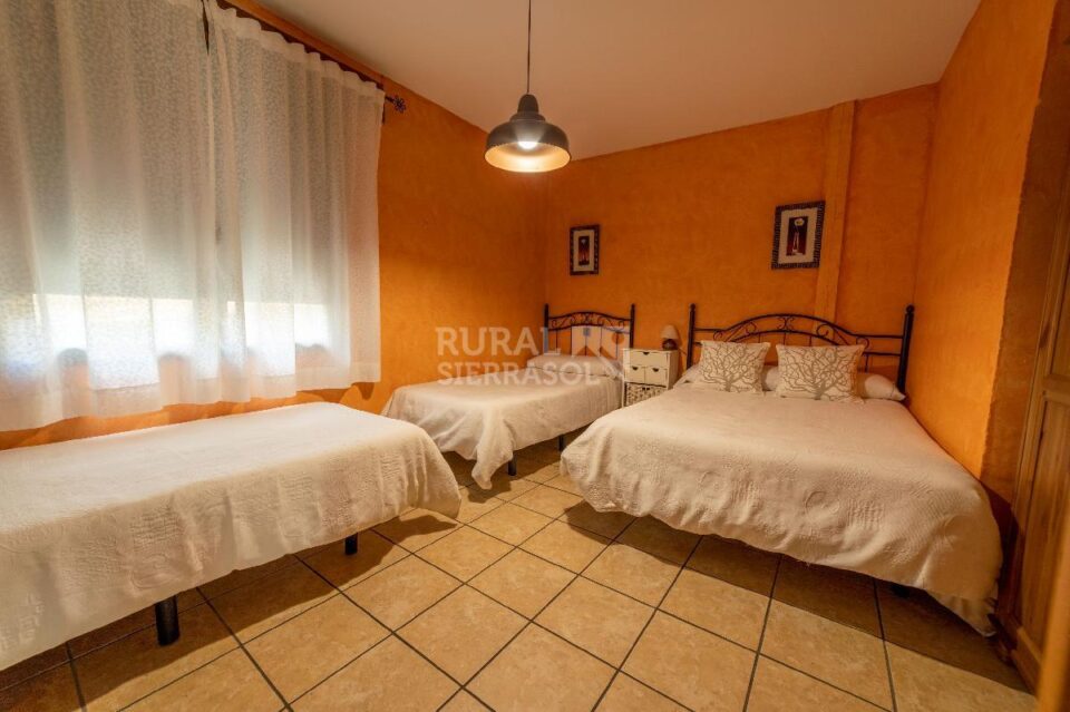 Magnífico Alojamiento Rural en Navaluenga, con chimenea y calefacción - Imagen 3