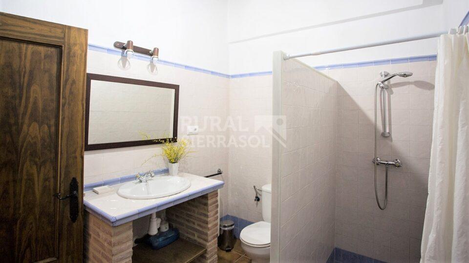 Baño de casa rural en El Bosque (Cádiz) referencia 0608