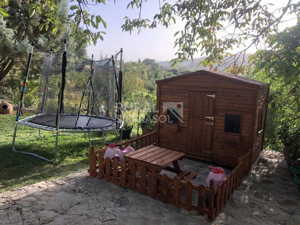 Pequeña cabaña y cama elástica de casa rural en Benaoján (Málaga) referencia 4118