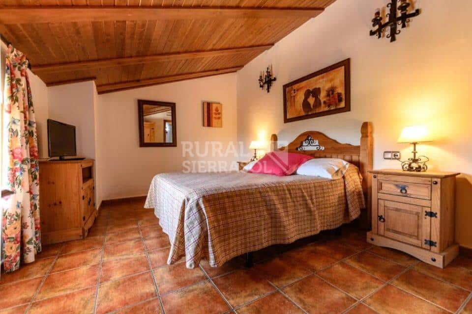 Cama grande de casa rural en Taberno (Almería) referencia 0800