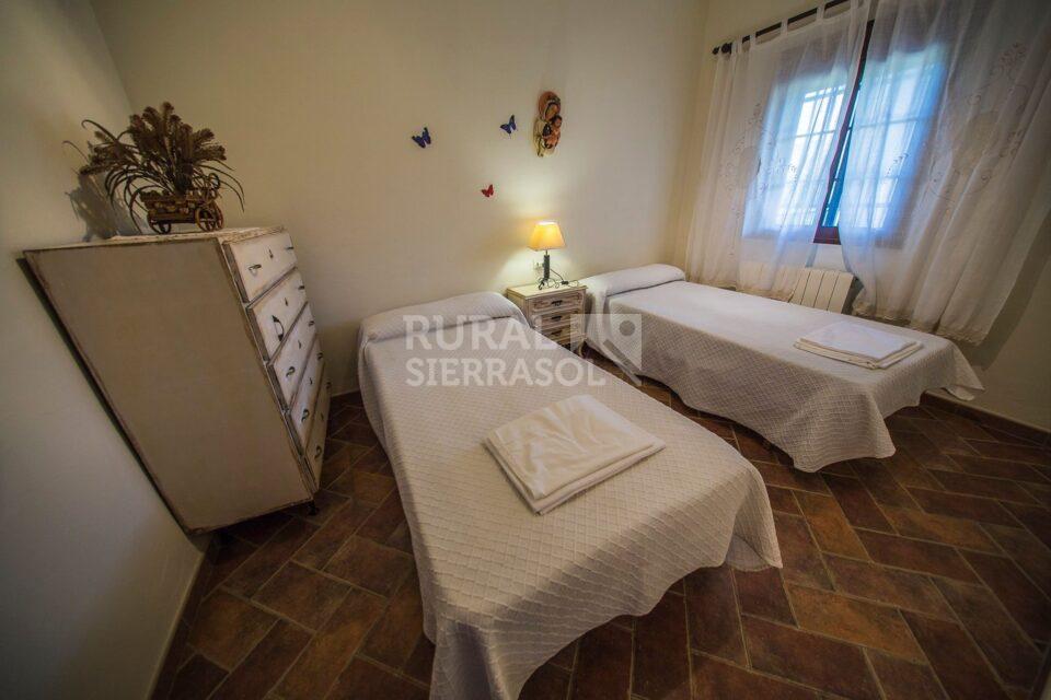 Dormitorio doble de casa rural en Benaoján (Málaga) referencia 4118