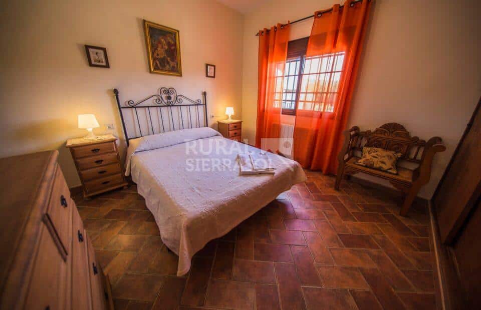 Dormitorio grande de casa rural en Benaoján (Málaga) referencia 4118