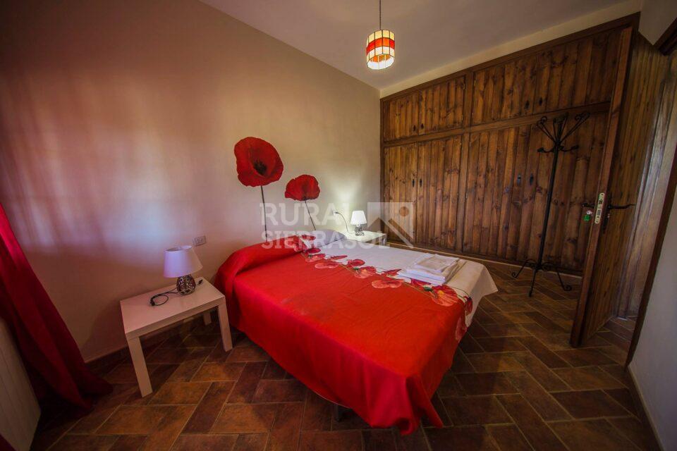 Cama y armario completo de casa rural en Benaoján (Málaga) referencia 4118