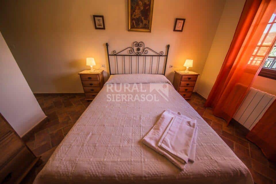 Habitación iluminada de casa rural en Benaoján (Málaga) referencia 4118
