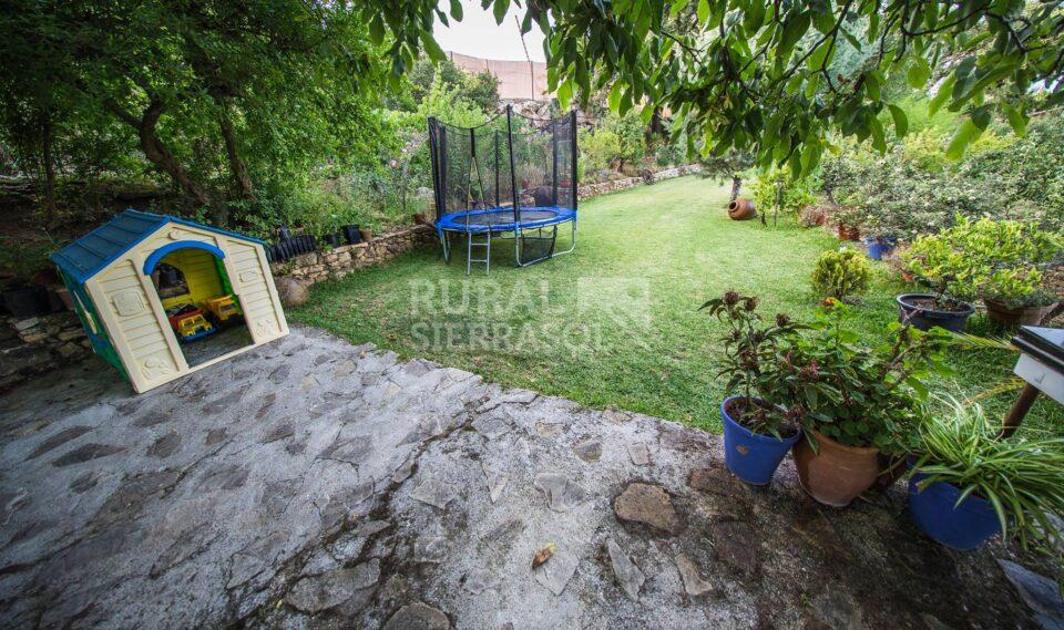 Cama elástica de casa rural en Benaoján (Málaga) referencia 4118