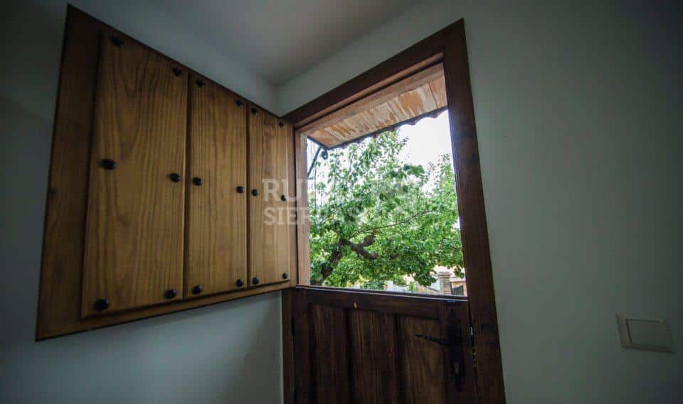 Puerta de casa rural en Benaoján (Málaga) referencia 4118