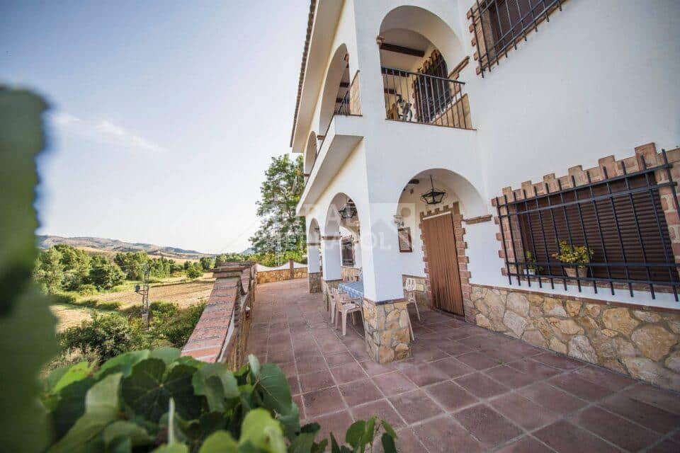 Facahada de casa rural en Benaoján (Málaga) referencia 4118