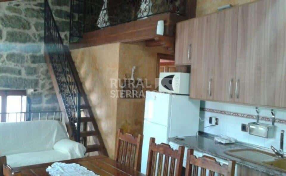 Cocina y comedor de casa rural en Navaluenga (Ávila) referencia 4073